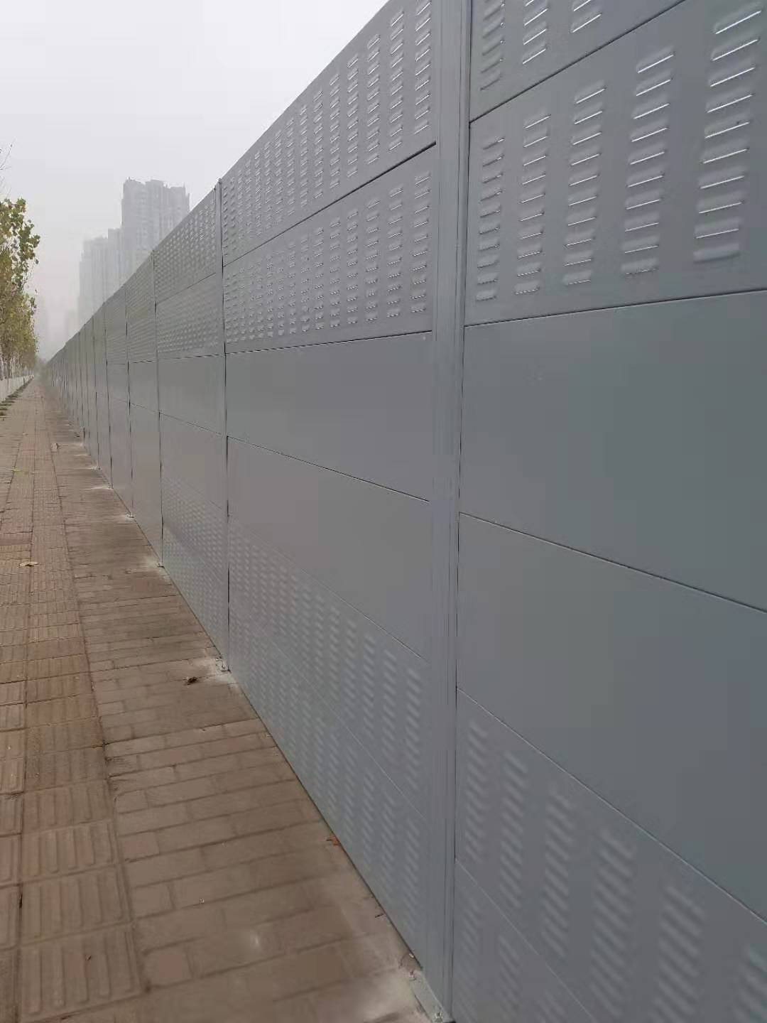 鋁合金圍檔安裝現場